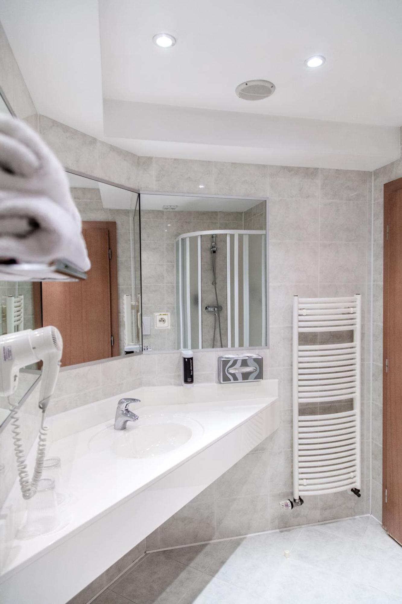 Hotel Troja Прага Экстерьер фото