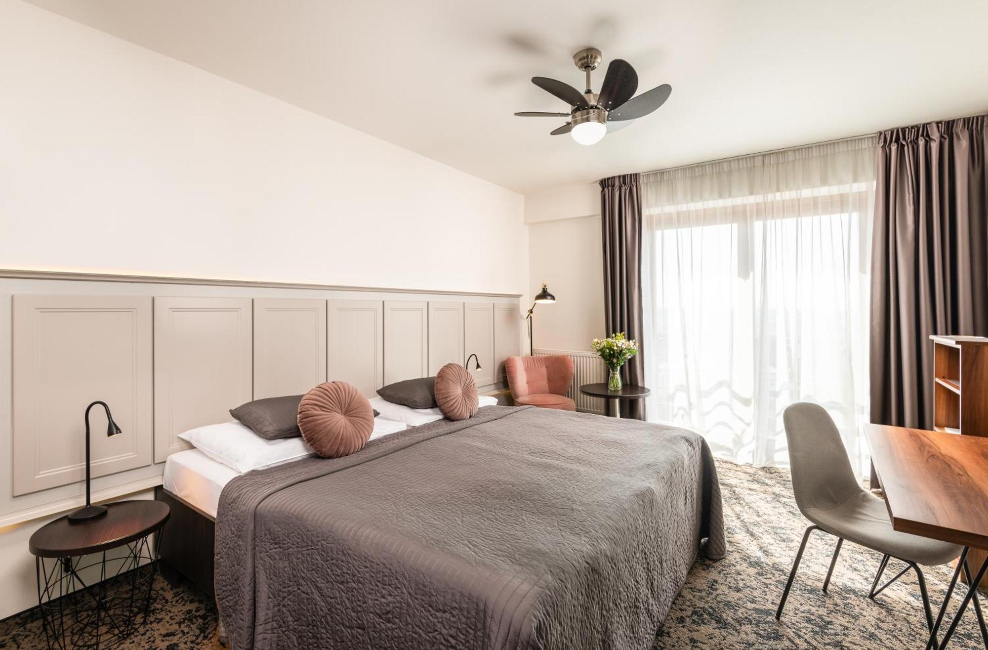 Hotel Troja Прага Экстерьер фото