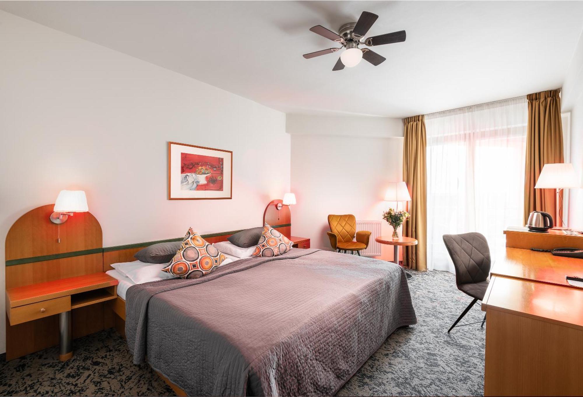 Hotel Troja Прага Экстерьер фото
