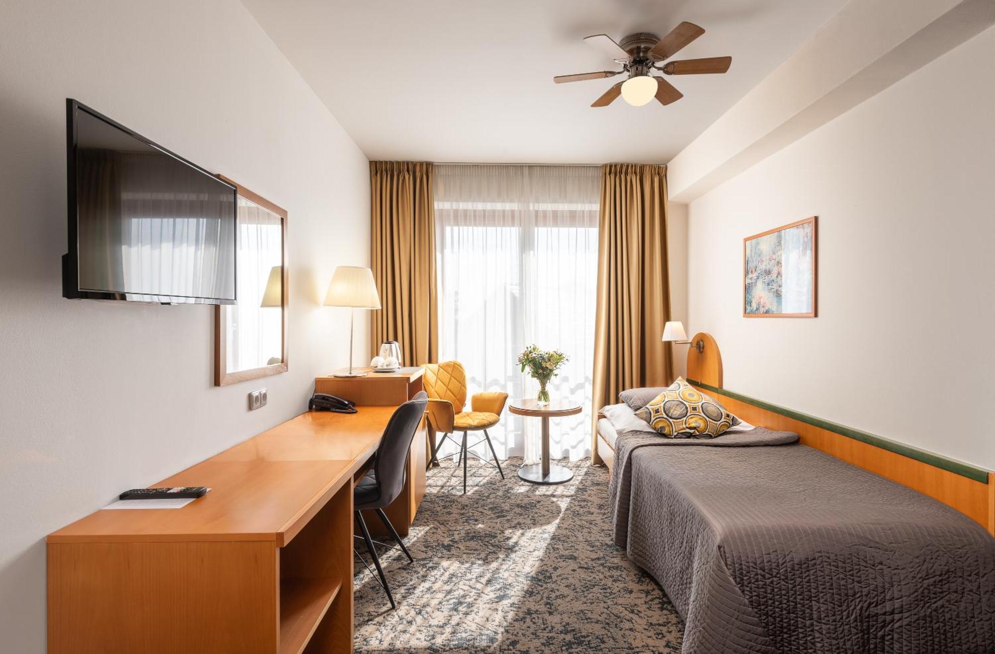 Hotel Troja Прага Экстерьер фото